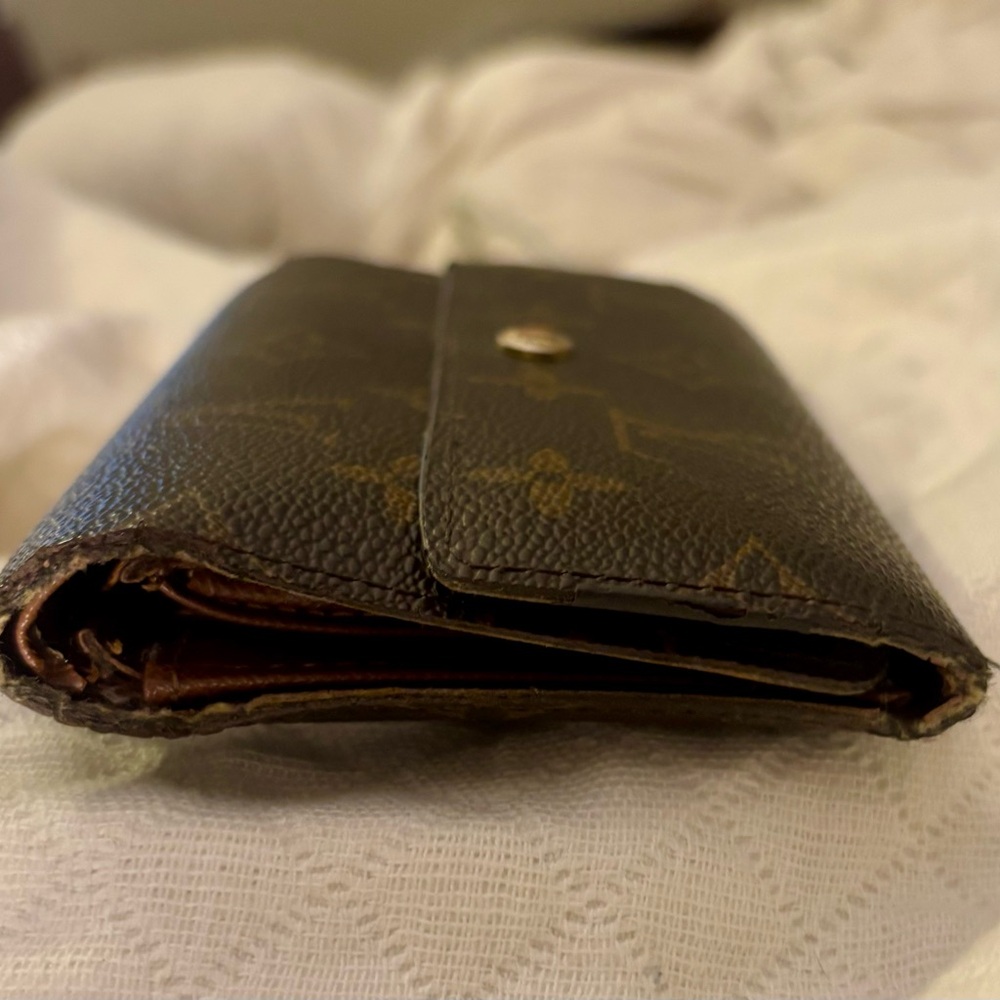 Project Louis Vuitton Classic Monogram Wallet. Please see ALL photos and video. - Picture 3 of 17